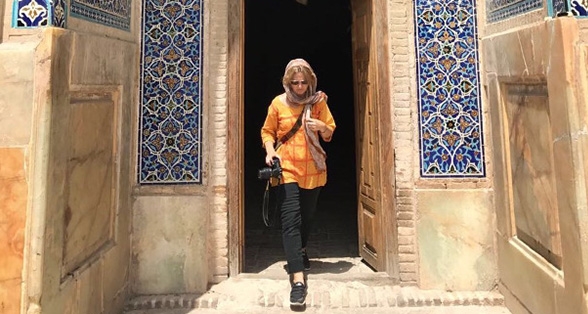 What to wear in Iran as a tourist?